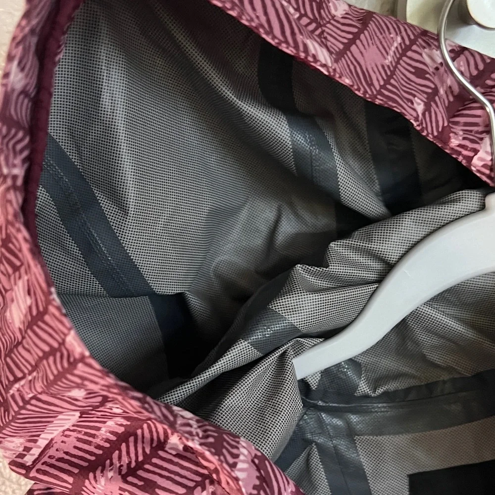 The North Face Women's Burgundy Patterned Raincoat - Picture 9 of 9